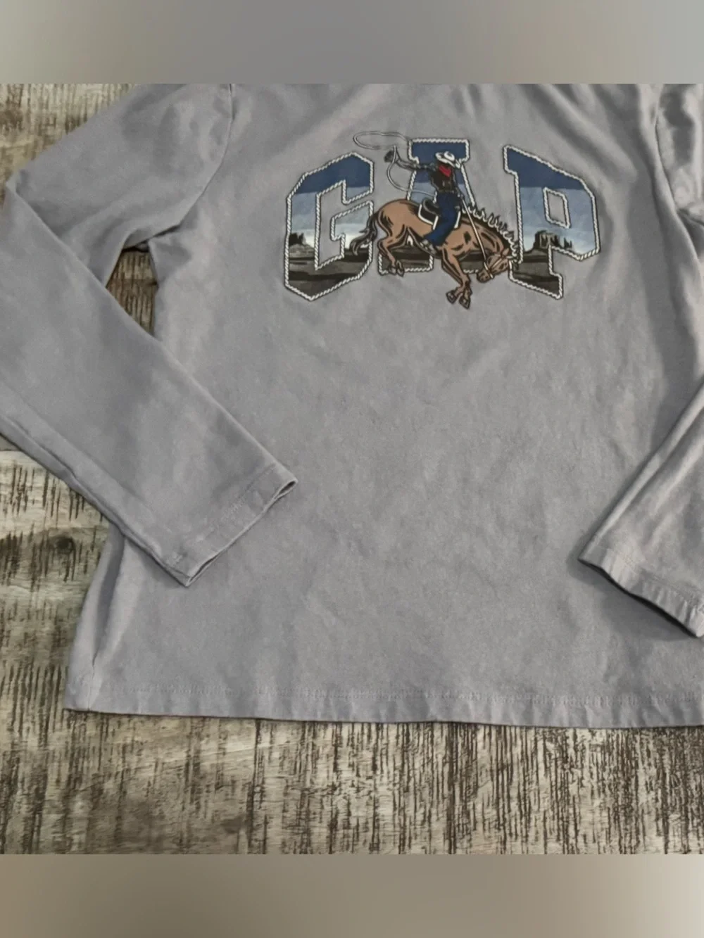 GAP Grey Long Sleeve Tee with Cowboy Rodeo Graphic. EUC